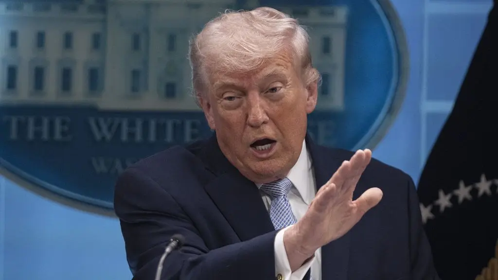 Trump upends Democrats' strategy on Iran war powers